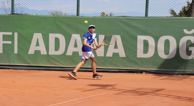 Ukraynalı savaş mağduru genç tenisçi kariyerini Adana’da sürdürüyor