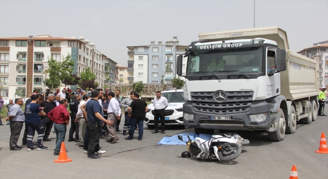 Hatay’da kamyonun altında kalan motosikletin sürücüsü hayatını kaybetti
