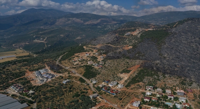 GÜNCELLEME 4 Antalya’da makilik alanda çıkan yangın kontrol altına alındı