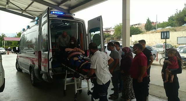 Adana’da kamyonetle çarpışan otomobildeki 1 kişi öldü, 3 kişi yaralandı