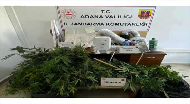 Adana’da ev ve araçlarda uyuşturucu ele geçirilmesiyle ilgili 5 kişiye gözaltı