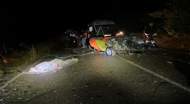 Isparta’da otomobille kamyonetin çarpıştığı kazada 4 kişi öldü