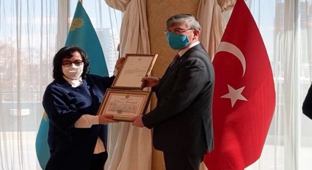 PAÜlü akademisyen Kazakistan devlet ödülünün sahibi oldu