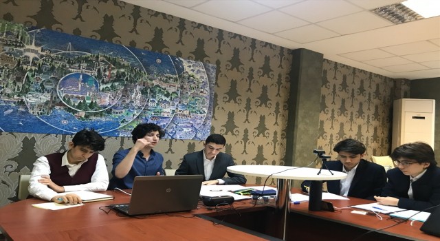 Bakan Selçuk, Uluslararası Arapça Münazaralarında 1inci olan öğrencileri kutladı