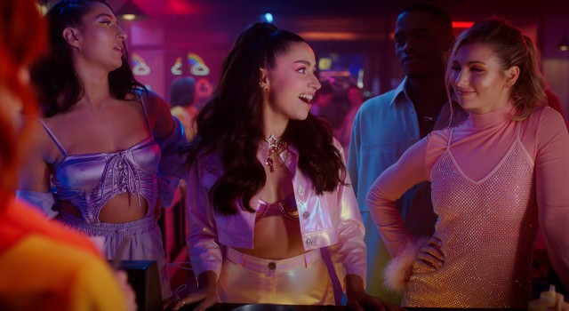 Zeynep Bastık, ’ZeynoDisco’ya hazırlanıyor