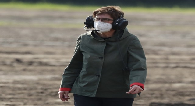 Almanya Savunma Bakanı Kramp-Karrenbauer: Litvanyadaki olay Alman ordusunun itibarını tehlikeye attı