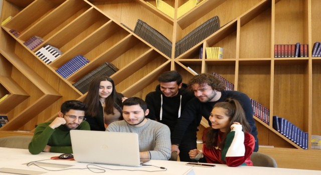 Öğrencilerden HKÜye tam not