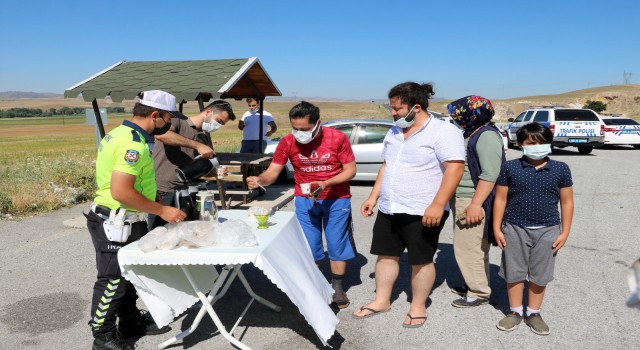 Yozgatta trafik ekiplerinden Yorulunca Mola Verin Hayata Mola Vermeyin projesi