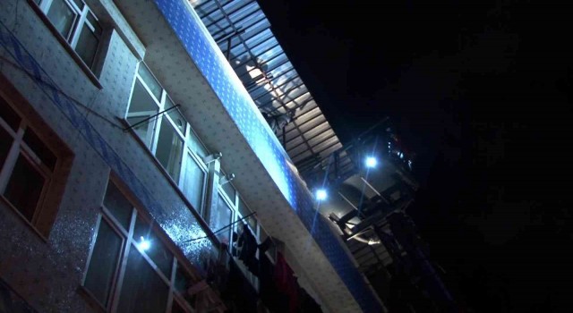 Bağcılarda 4 katlı binada korkutan yangın