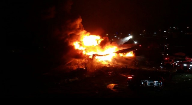 Arnavutköyde korkutan fabrika yangını