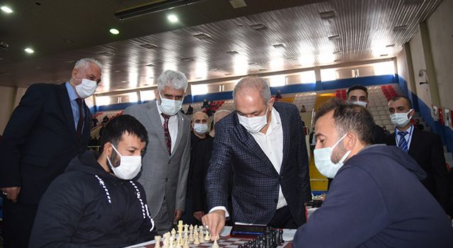 Satranç Turnuvasına 9 Kategoride 300 Sporcu Katıldı