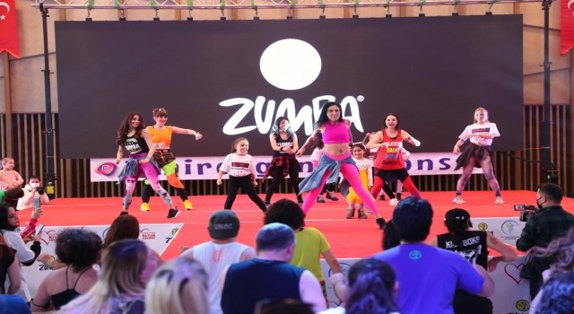 Türkiyenin dört bir yanından gelen dans tutkunları Denizlide buluştu