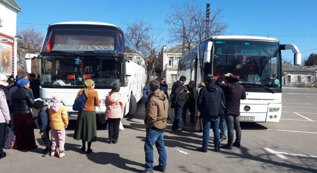 Ukraynanın Mıkolayiv kentindeki Ahıska Türkleri tahliye edildi
