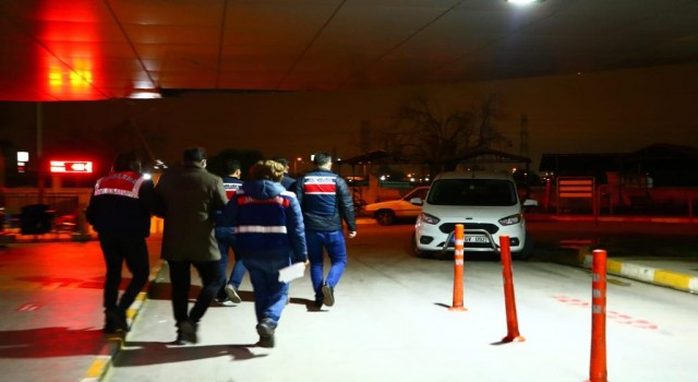 İzmirde FETÖnün TSK yapılanmasına operasyon: 99 kişi hakkında gözaltı kararı