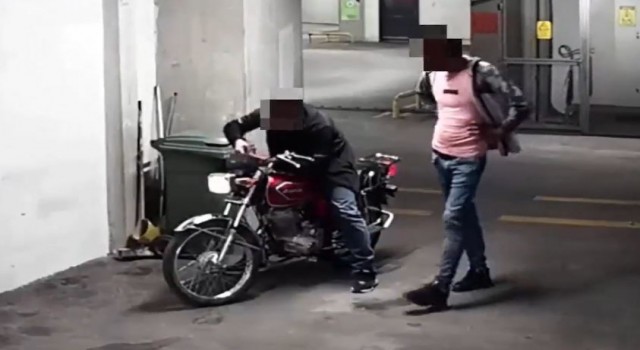 AVM otoparkından motosiklet çalan 2 şüpheli tutuklandı