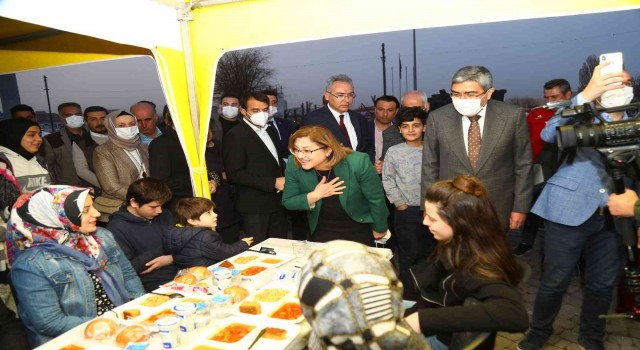 Gaziantepteki iftar çadırında 210 bin kişilik iftar yemeği ikram edildi