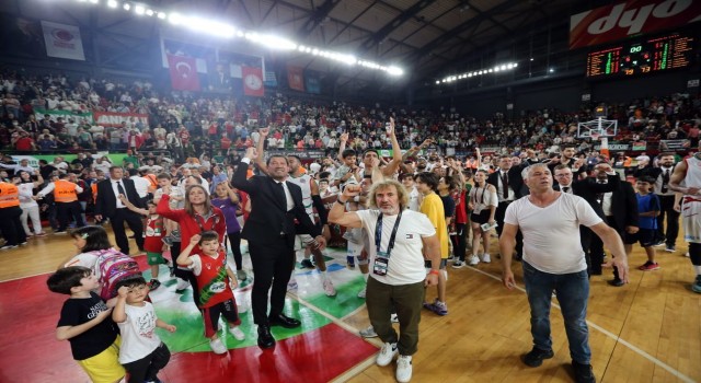 ING Basketbol Süper Ligi Play-Off: Pınar Karşıyaka: 79 - Anadolu Efes: 73