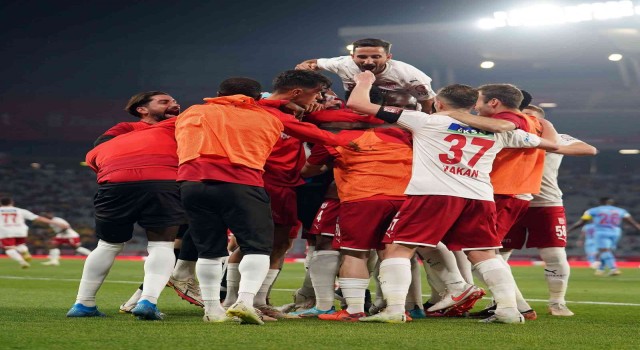 Sivasspor tarihinde ilk kez Ziraat Türkiye Kupasını müzesine götürdü