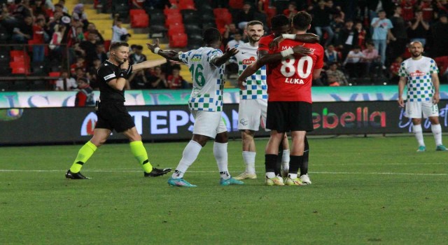 Spor Toto Süper Lig: Gaziantep FK: 1 - Çaykur Rizespor: 0 (İlk yarı)