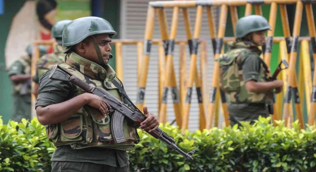 Sri Lankada orduya yağmacılar ve vandallar hakkında “vur” emri verildi