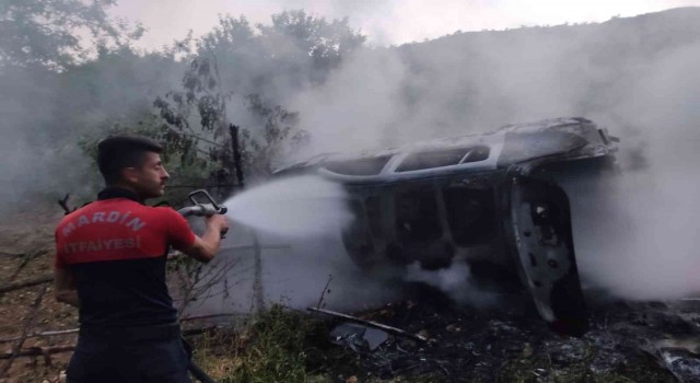 Taziye için Mardine gelen aile kaza yaptı: İki kişi yanan araçta can verdi