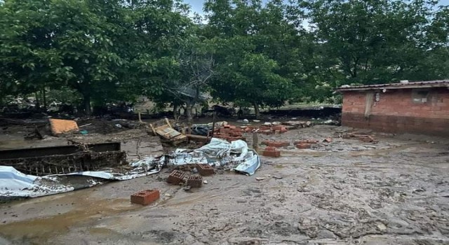 Afyonkarahisarda bir köy sele teslim oldu