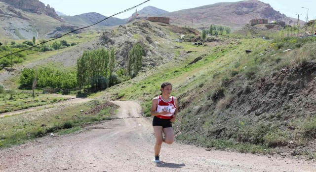 Ağrıda 300 sporcu Türkiye Şampiyonluğu için ter döktü