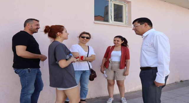 Başkan Özcan öğrencileri unutmadı, yardımlarına koştu