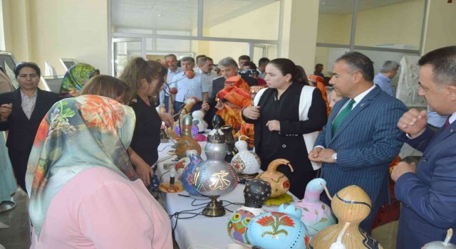 Besnide hayat boyu öğrenme sergisi açıldı