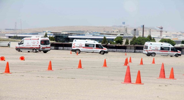 Dronla görüntülenen ambulans sürüş eğitimi nefes kesti