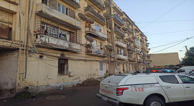 Gürcistanda evin balkonu çöktü: 2 ölü, 2 yaralı