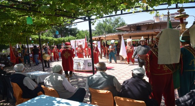 Huzurevi sakinlerine mehteranlı ‘Babalar Günü konseri