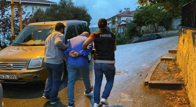 İstanbulda zehir tacirlerine şafak operasyonu: Çok sayıda gözaltı