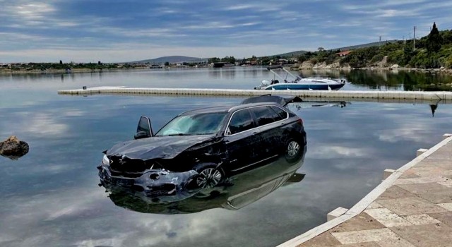 İzmirde sır olay: Kaza yapan araç denize uçtu, cesedi başka yerde bulundu