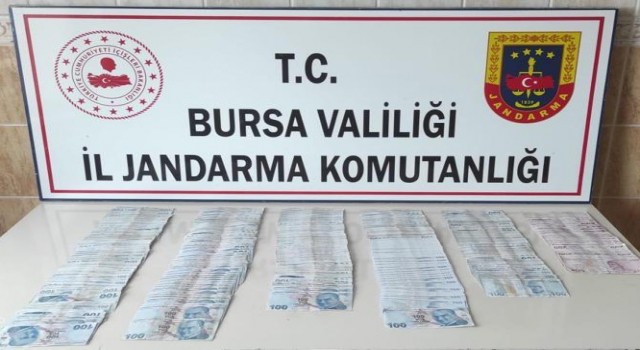 Kendilerini polis olarak tanıtan dolandırıcılar kıskıvrak yakalandı : 2 tutuklama