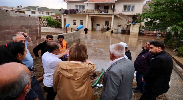 Nevşehirde şiddetli yağış, ev ve iş yerleri sular altında kaldı