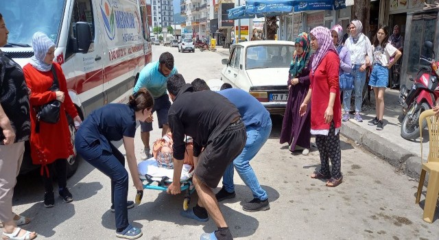 Sağlık çalışanları kazada araçta sıkışan sürücü için seferber oldu