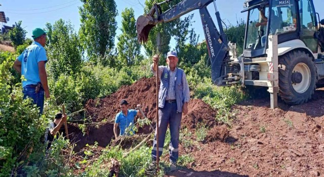 Su hattından çıkan 2 metrelik kunduz şaşırttı