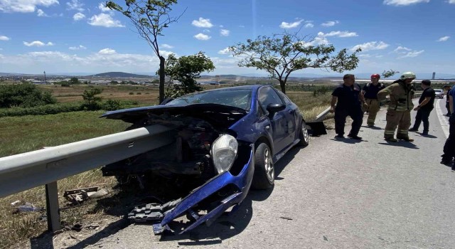 Tuzlada otomobil bariyerlere ok gibi saplandı: 1 yaralı