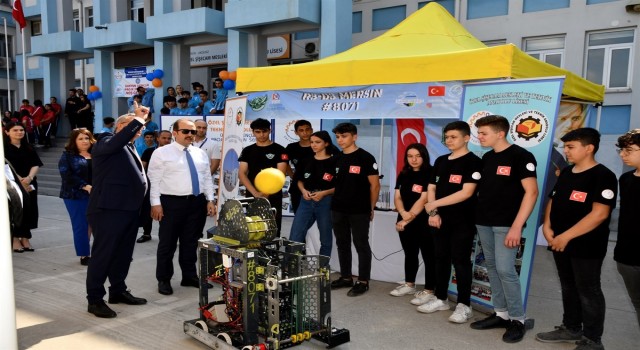 Vali Pahlivan, Özel Şişecam Mesleki ve Teknik Anadolu Lisesinde incelemelerde bulundu