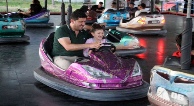 Yok böyle karne hediyesi, 200 bin çocuğa lunapark bileti hediye etti