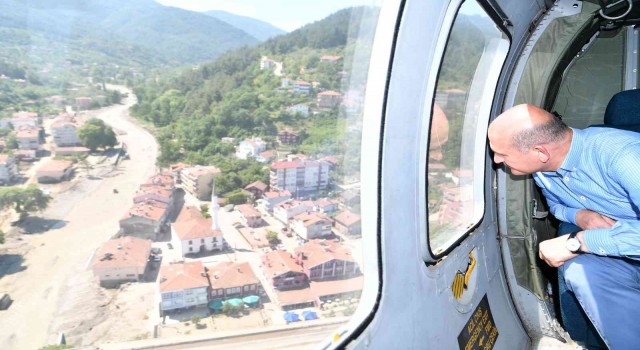 Bakan Süleyman Soylu, selden etkilenen Bozkurtta helikopterle incelemelerde bulundu