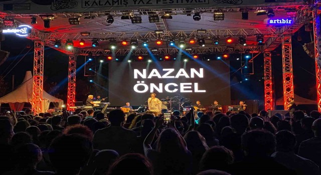 Kadıköy Kalamış Yaz Festivalinde Nazan Öncel rüzgarı esti
