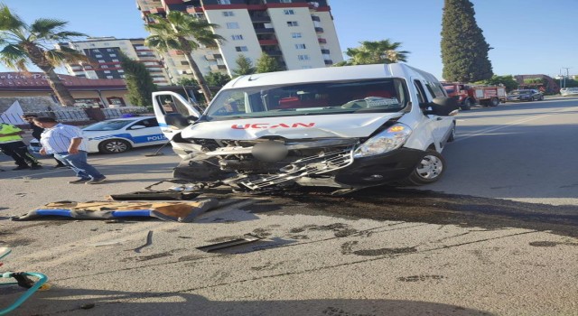 Tarsusta trafik kazası: 1 ölü, 2 yaralı