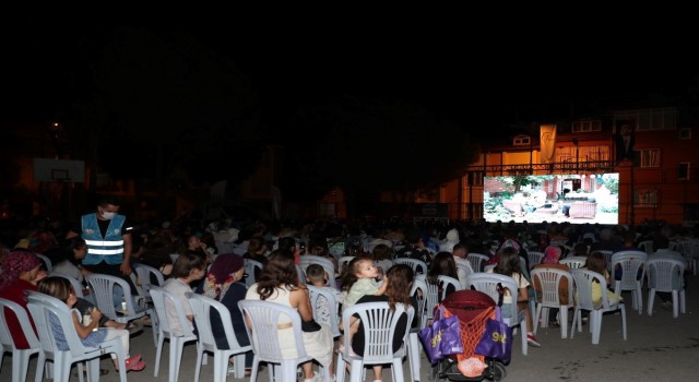 Binlerce kişi Akkonakta filmi keyfi yaşadı