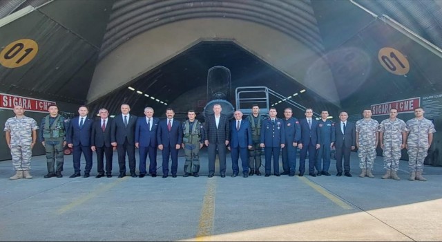 Cumhurbaşkanı Erdoğandan Amasya protokolü ve pilotlarla hatıra fotoğrafı