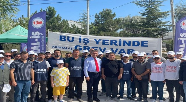 Mustafa Sarıgül 1 aydır grev yapan işçilere destek için Eskişehire geldi