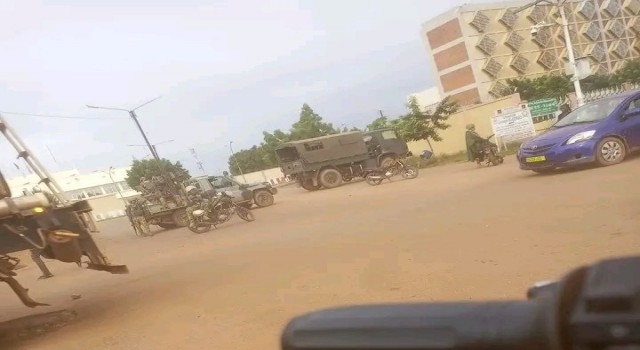 Burkina Fasoda başkanlık sarayı çevresinde silah sesleri