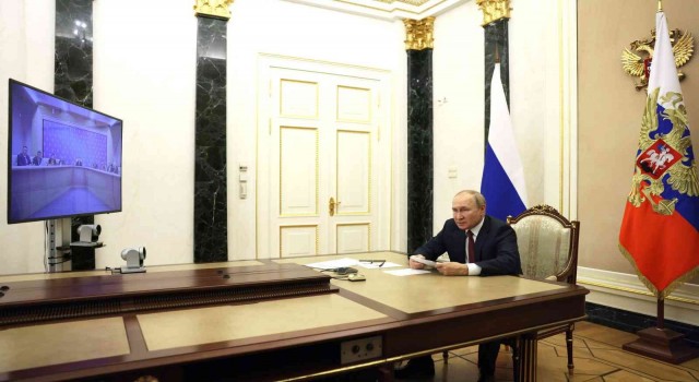 Rusya Devlet Başkanı Vladimir Putin: Tek kutuplu hegemonya amansız bir şekilde çöküyor