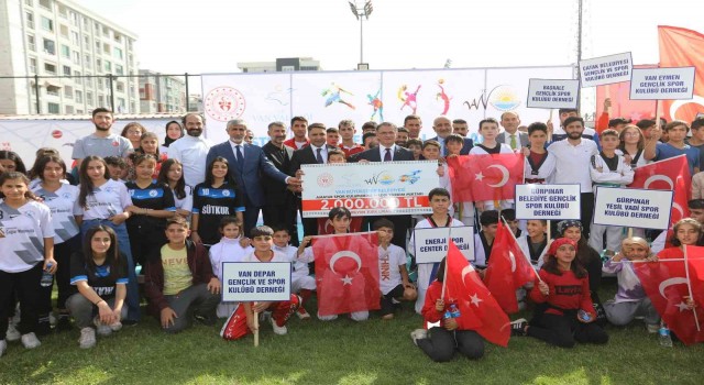 Van Büyükşehir Belediyesinden amatör spor kulüplerine 2 milyon TLlik destek